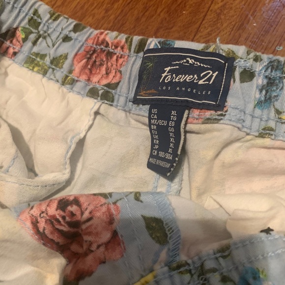 Men’s shorts - Picture 2 of 2